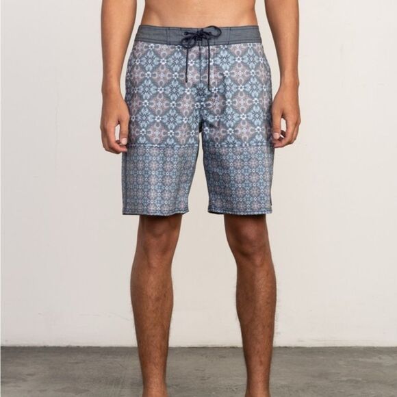 RVCA Morris Board Shorts Swim Trunks Sz 32 Mid Length 19" Blue Paisley - Picture 1 of 10
